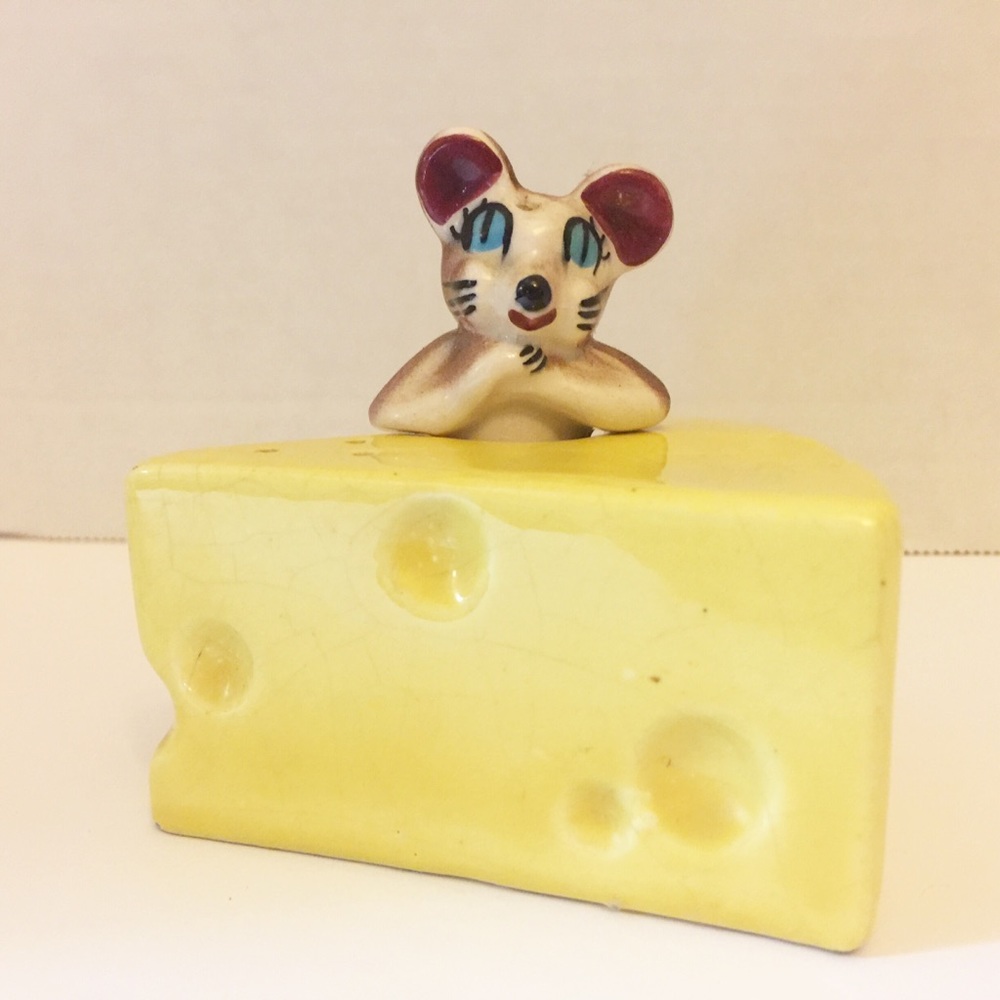 Kitschy Mouse with Cheese Salt & Pepper Shakers